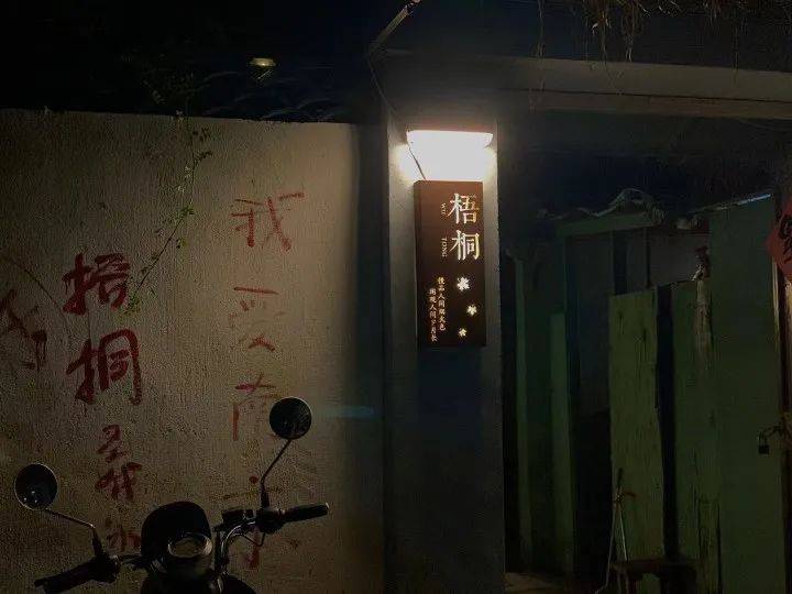 最新小品节目与小巷深处的特色小店探秘
